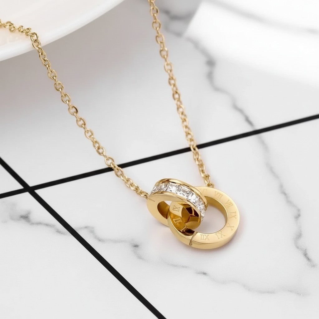 Collier Double Anneaux Entrelacés en Acier au Titane