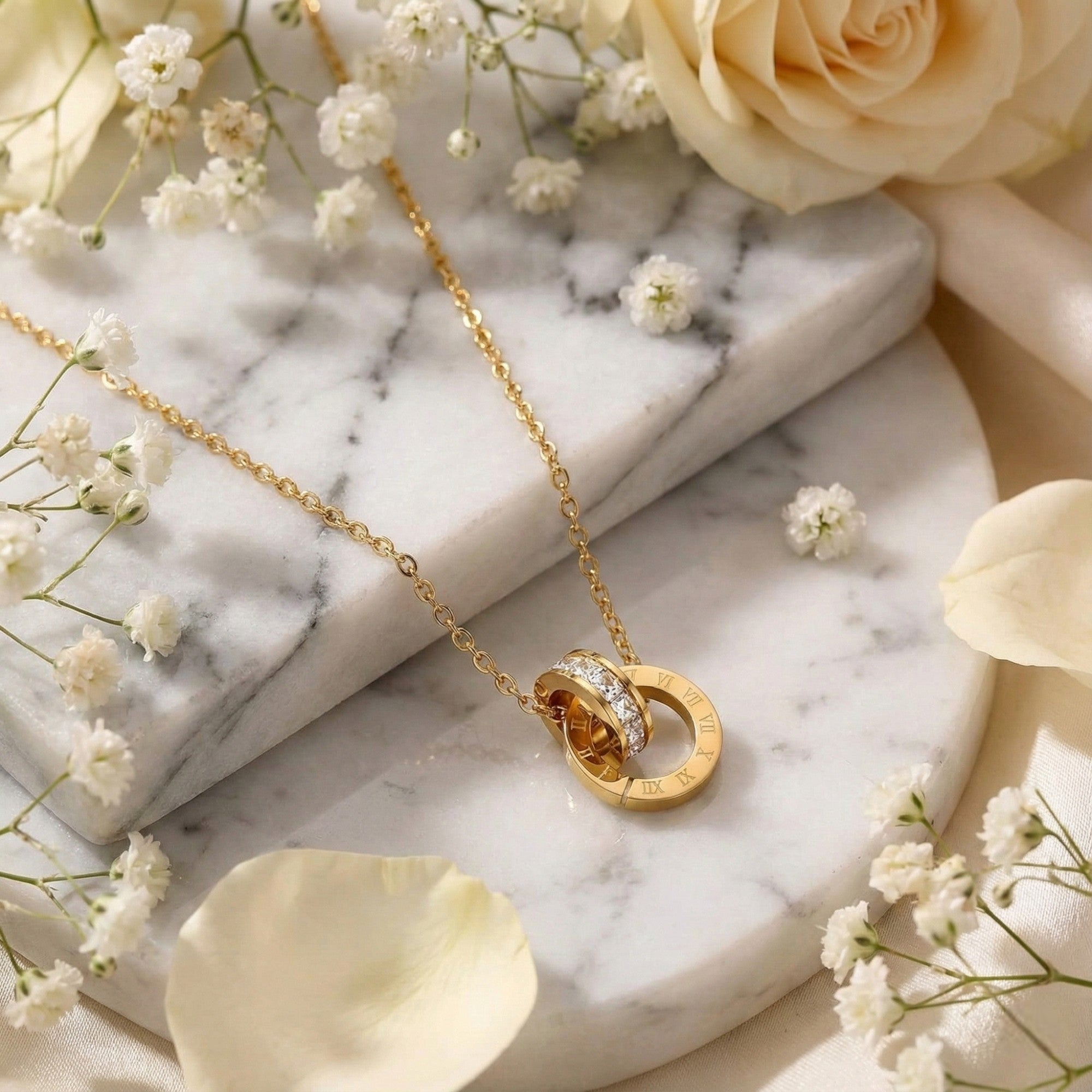 Collier Double Anneaux Entrelacés en Acier au Titane